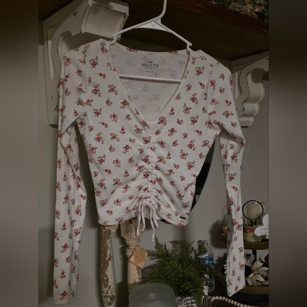 Hollister Women's Long Sleeve Floral Top - Baby Tee